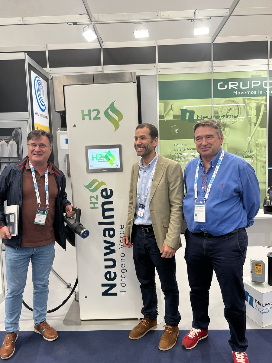 ecee_u's tweet photo. ⚙️✅ Recorrido por el #MindtechVigo nos encanto encontrar un surtidor de Hidrógeno fabricado en Galicia. Gran sorpresa ver lo sencillo y modulable que es, para adaptarlo en breve, a las Estaciones de Servicio Gallegas.
Se avecinan cambios y FEGAES estará ahí para informarte. https://t.co/DDh5KAAQ4E