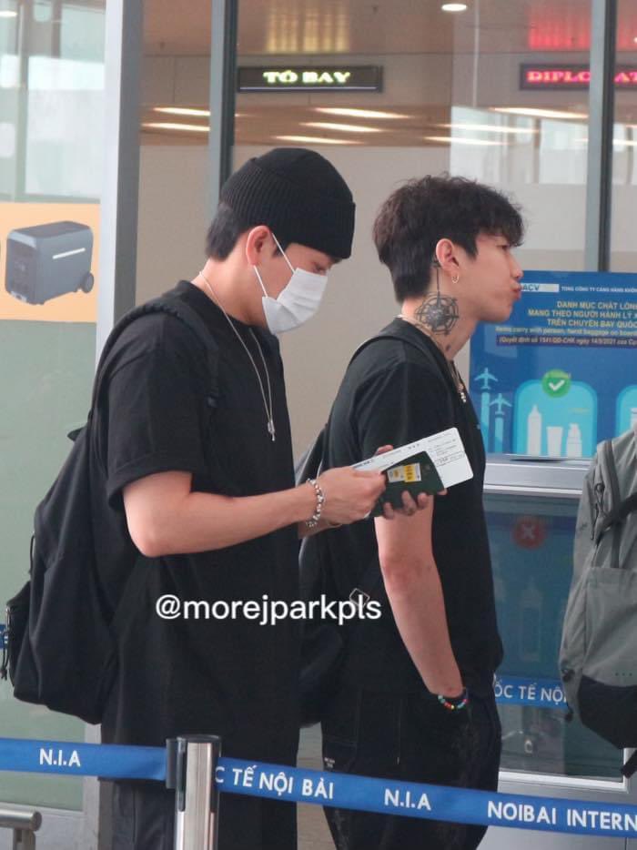 JWalkerzAUS's tweet photo. [#FBPIC] CEO Jay Park #박재범 at Noi Bai International Airport going back to Korea 

👉 https://t.co/6UBAwenHsF

(Photo cr: as tagged) https://t.co/hSyNK2IarN
