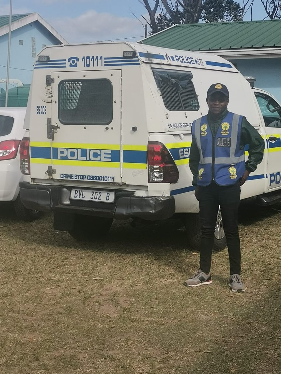 SAPoliceService's tweet photo. #sapsKZN On 22/06, Eshowe #SAPS Social Crime Prevention in partnership with various stakeholders, conducted a #CrimeAwareness #SaferSchools campaign at Siphosethu High School. Learners sensitized about bullying, theft and zero tolerance to carrying of dangerous weapons. ME https://t.co/QTtYfGZnCA