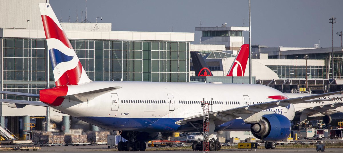 Kent_YVR's tweet photo. #Speedbird85 was different tonight 😉 with a @British_Airways Boeing #777. #yvrspotters #avgeek #Vancouver #BA85 https://t.co/e0uv242W3E