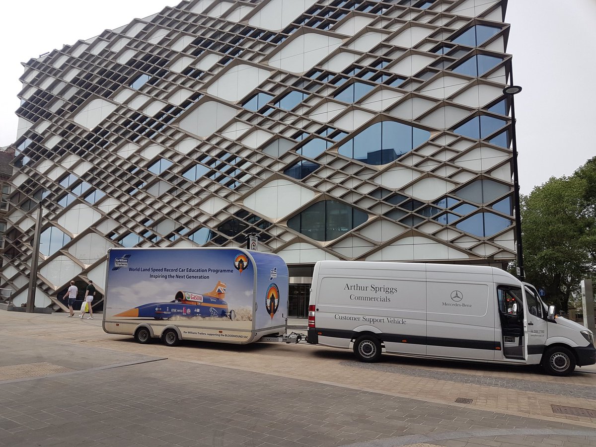 5 years ago <a href="/BLOODHOUND_Edu/">BLOODHOUND Education</a> visited this amazing peace of architecture 
Can anyone identify it ?