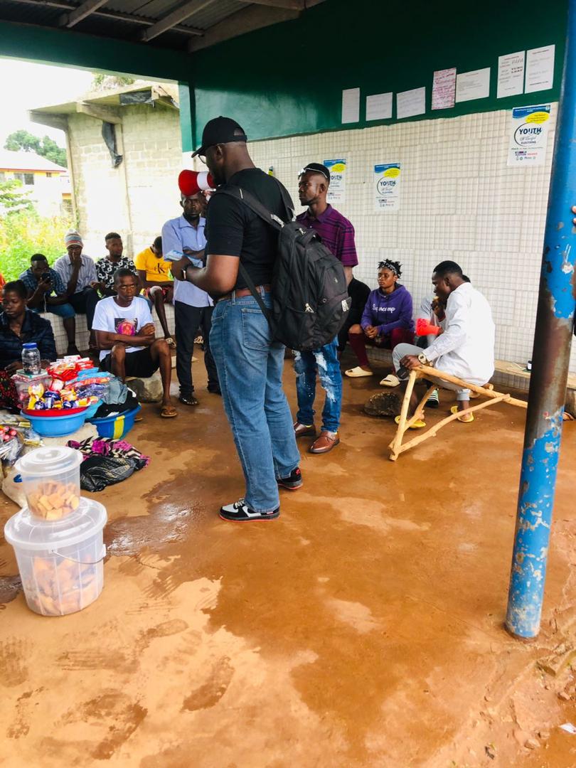 durafoundation's tweet photo. @durafoundation with @DuraOfficial01 embarked on Car wash outreach in Makeni, igniting the voting confidence of the first time voters with #ThePowerOf18 saying "LEH WI GRAP EN GO VOTE OOOOOO"
@YIAGA
@CGGSierraLeone
@durafoundation
@DuraOfficial01 https://t.co/o7D1eLLcKL