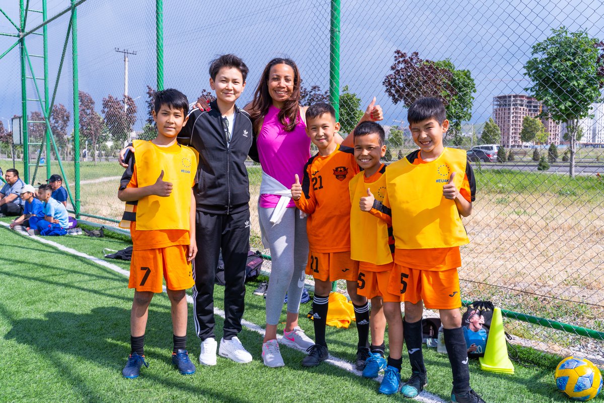 ⚽ We express our gratitude to @aidashka7 and the Maestro football school for the great master class at the #EuropeFest2023!
⠀⠀⠀⠀
#EU4KG #TeamEurope #EuropeDay2023