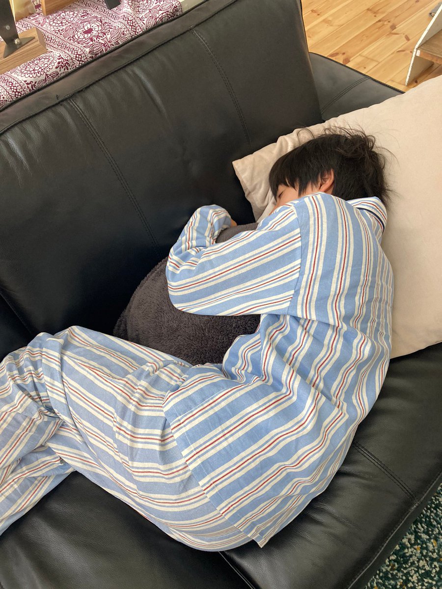 dramadeep_ntv's tweet photo. #フウ壊オフショット📸
￣￣￣￣￣￣￣￣￣￣￣
撮影中に寝てしまった #宮本琉成 さんのレアシーン😴
長丁場おつかれさまでした...！
本日も放送時間遅めですが、みなさま是非ご覧くださいね！

💔#夫婦が壊れるとき 第𝟏𝟐話⚡️
𝟔月𝟐𝟑日(金) 𝟐𝟓:𝟎𝟓🌙
 #DEEPな金曜日 https://t.co/tPgDpM4y7o