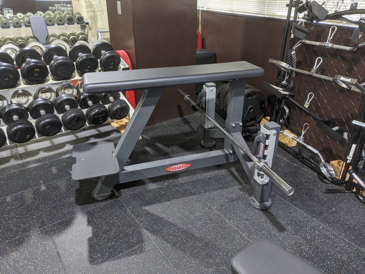 the9rapp1er's tweet image. 今日は納品ダブルスプリット🔥
瀬戸内海に面する変態ホームジムにパナッタのマルチパーパスシーテッドベンチとシールロウを納品しました。