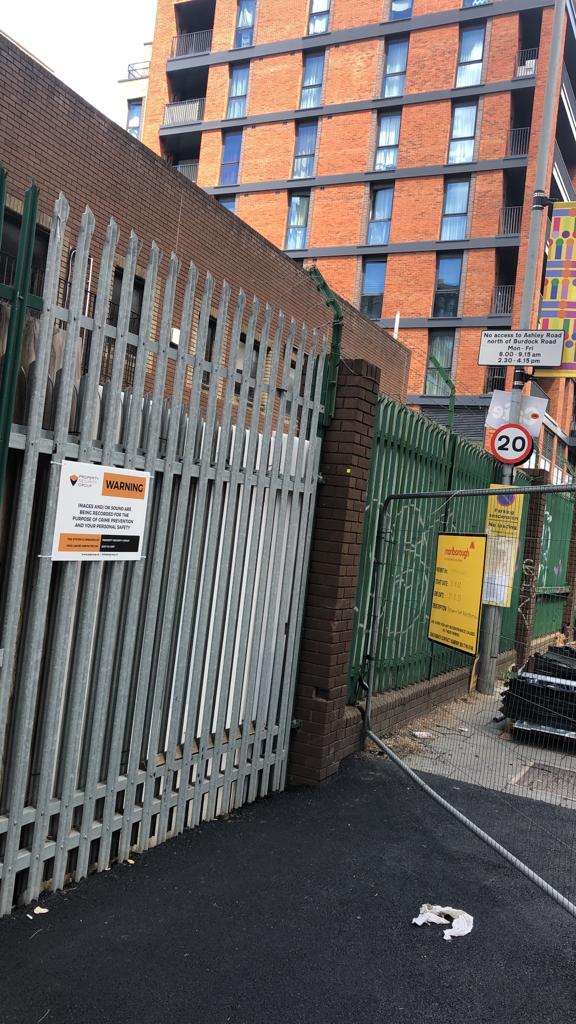 Scaffold Alarm Hire London 

Another  solar/battery 4G wireless security camera #scaffoldingalarm installation on #scaffolding &amp; #demolitioncontractor #constructionsite. 
At just £99pw including 24hr monitoring it's affordable #constructionsitesecurity

scaffoldingalarms.uk/london-scaffol…