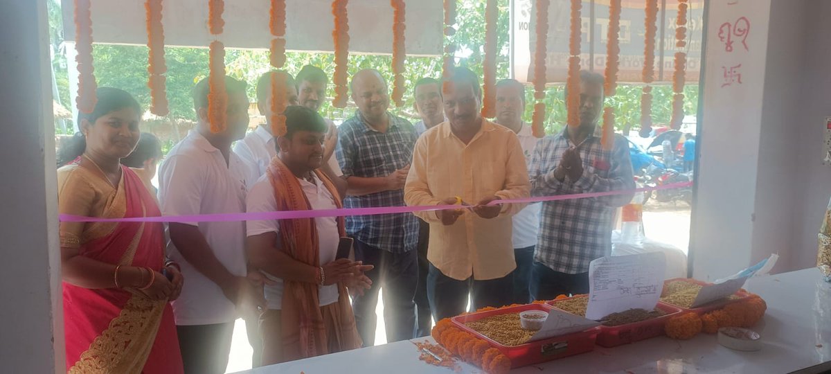 BasixKrishi's tweet photo. First #FarmToHome (F2H) outlet is opened at Bhuban, #Dhenkanal district to be managed by #BhubanFarmersPCL (promoted by #BASIX Krishi & #SFAC). The pure and authentic products of FPOs will be available in this outlet at reasonable price with an additional income avenue for FPOs. https://t.co/e5IE5jSQvv