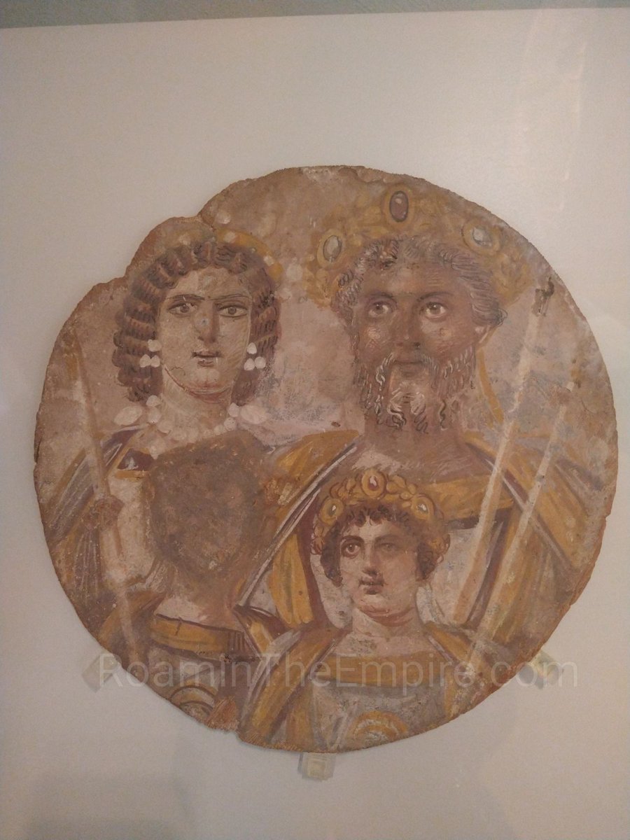 Not exactly a fresco for #FrescoFriday, but unexpectedly (had no recollection it was in the museum) got to see this famous piece in the Altes Museum in #Berlin the other day depicting the Severan family. All three of them. Geta who? No Geta here.

#Archaeology #RomanArchaeology