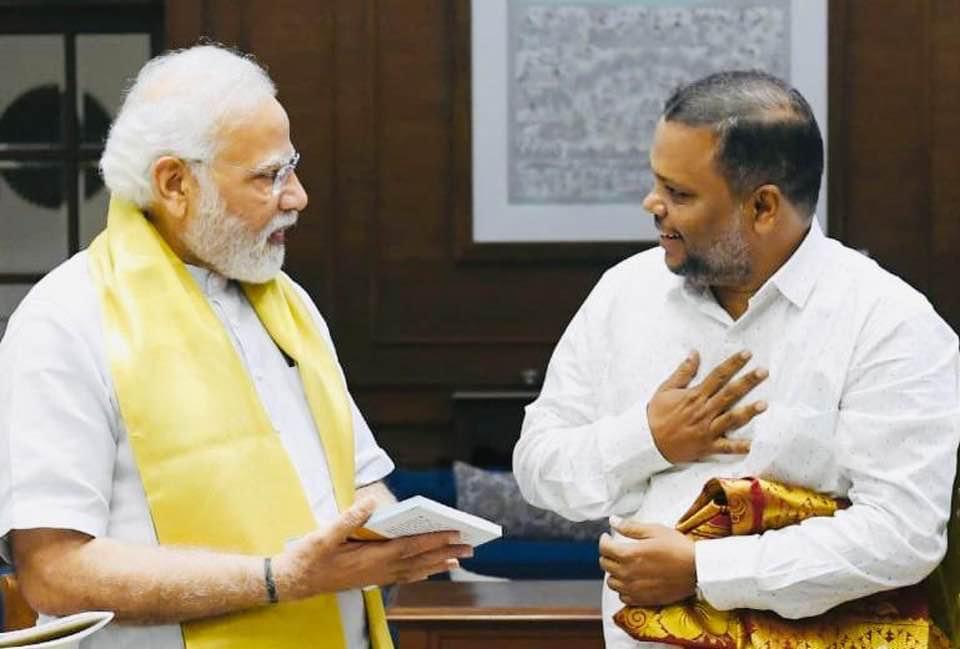 Chakramissions's tweet photo. Delighted to hear our PM's speech in the United States. We are establishing a TRIBUTE WALL to honor our freedom fighters. PM Modi ji has endorsed the initiative and insisted us to erect 75 walls across India. Excited to see our PM's vision to build a memorial wall globally. 🇺🇳🇮🇳 https://t.co/baPfU1cXI1