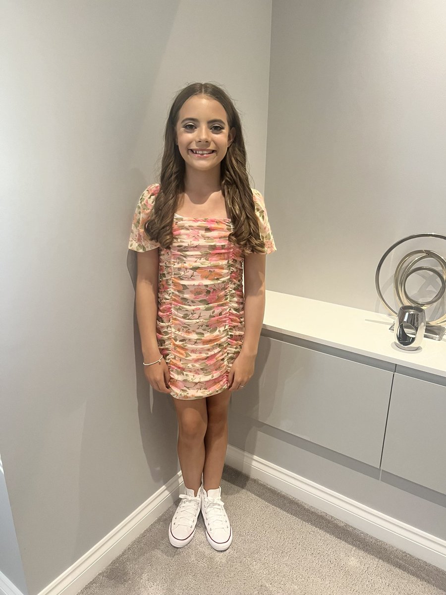 LisaLisabee's tweet photo. My beautiful girl at her p7 leavers dance. High school in August for new adventures ❤️ https://t.co/Lf7SJHXe5e