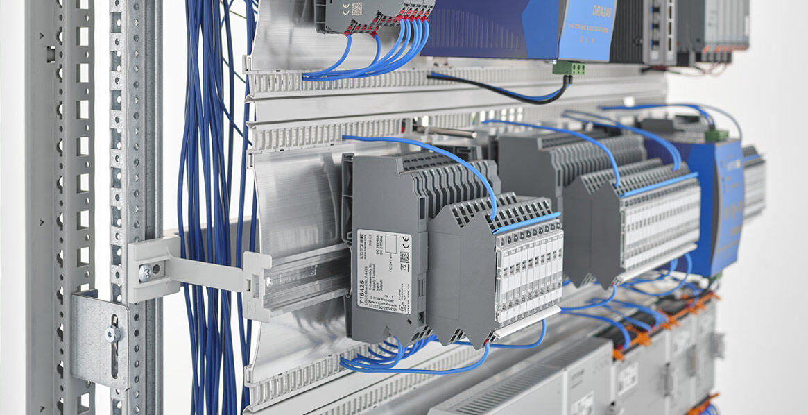 telestar_autom's tweet image. Problemi di surriscaldamento nel quadro elettrico?
Il sistema di cablaggio #AirSTREAM di @LuetzeSolutions è una soluzione:
- cablaggio privo di canaline
- sistema di ventole
- eventuale raffreddamento supplementare

Scopri di più -&amp;gt; telestar-automation.it/luetze-airstre…

#Telestar #automazione