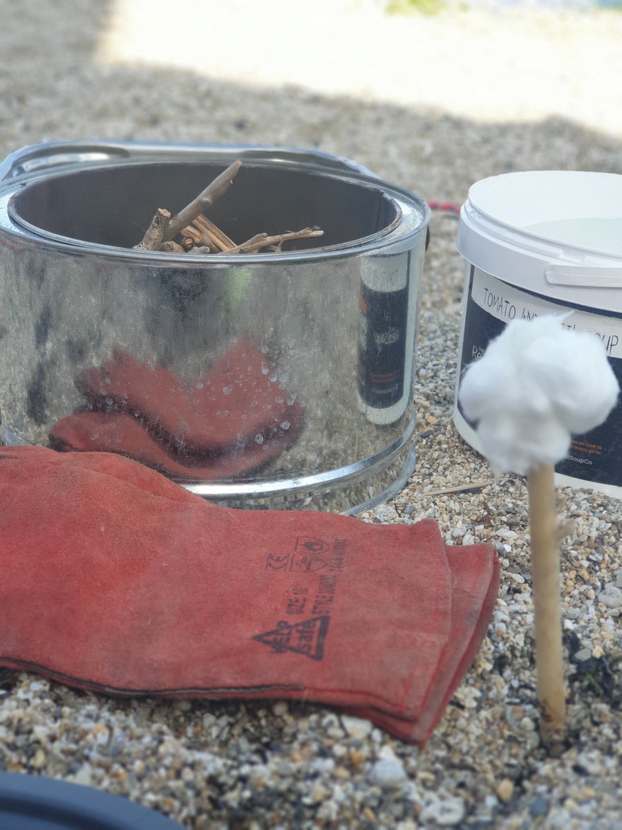 5 ways to wellbeing focus this week, I had the opportunity to give back yesterday evening with a lovely session on Portpean beach helping the squirrels group with their beach clean and learning about fires for some marshmallows and smores. #iamabeachguardian #30dayswild