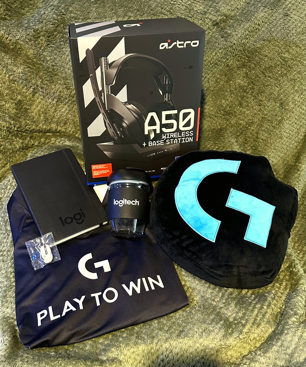 ZestyCec's tweet photo. Absolutely stoked with the massive hookup from the team at @LogitechG_ANZ\@ASTROGaming - these guys chucked me a brand new set of Astro A50’s &amp; a massive box of goodies to share around. Forever thankful for every opportunity in my role. 🖤 #LogitechANZ #LogitechG #Astro https://t.co/DAFt75x8jM