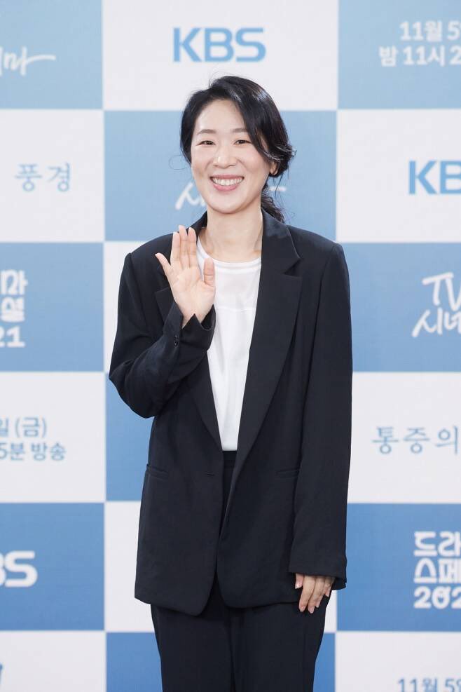 #BaekJiWon reportedly cast for Netflix drama <#ThankYouForYourHardWork>.

#ParkBoGum #IU #MoonSoRi #ParkHaeJoon