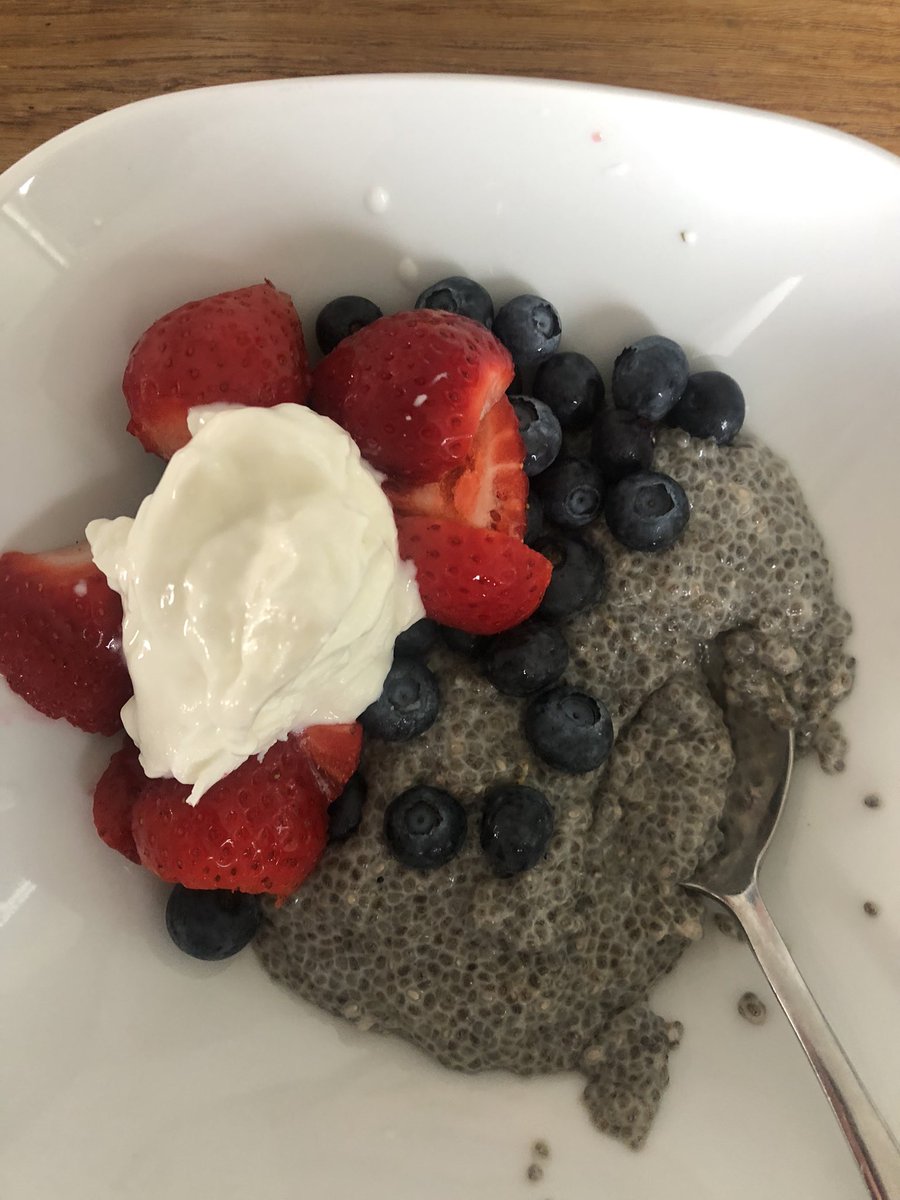 Breakfast time with hot chia seed pudding, Greek yogurt and berries 🤗 #menshealth #midlife #breakfast