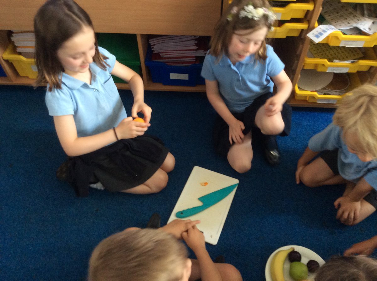 HambrookSchool's tweet photo. In DT this term #Hambrook1 are exploring what makes a nutritional breakfast. Yesterday the children learnt how to cut fruit safely and enjoyed taste testing at the end! https://t.co/L3bkVRC1ai