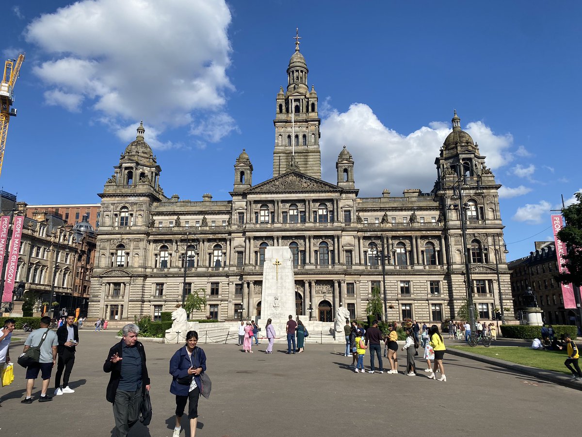 İskoçya’nın en büyük şehri Glasgow’dayız.Ben bu şehri sevdim yaşanılabilir şehirlerim arasında🥰