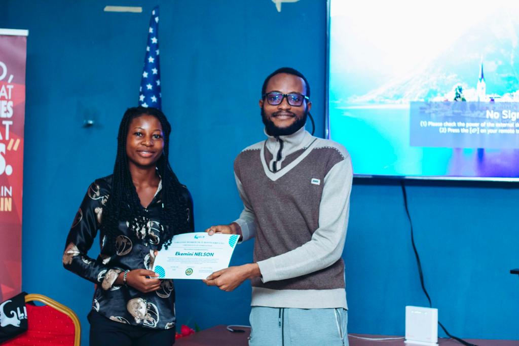 ekemininels0n's tweet photo. The 8-Weeks of rigorous Product Design Upskilling training organised by @girlleadproject came to an end.

▫️ Yours truly emerged as one of the best graduating student. 

▫️I learned so much in a short period, Everything I needed to know about Product Design. https://t.co/MPQj2eg9Vj