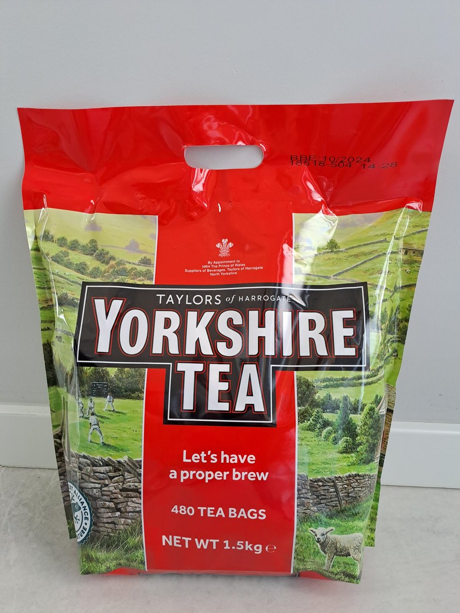 J52Wallusch's tweet photo. Just arrived.
480 bags of pure joy. Best present ever.
#solidaritea https://t.co/H0negrjJu8