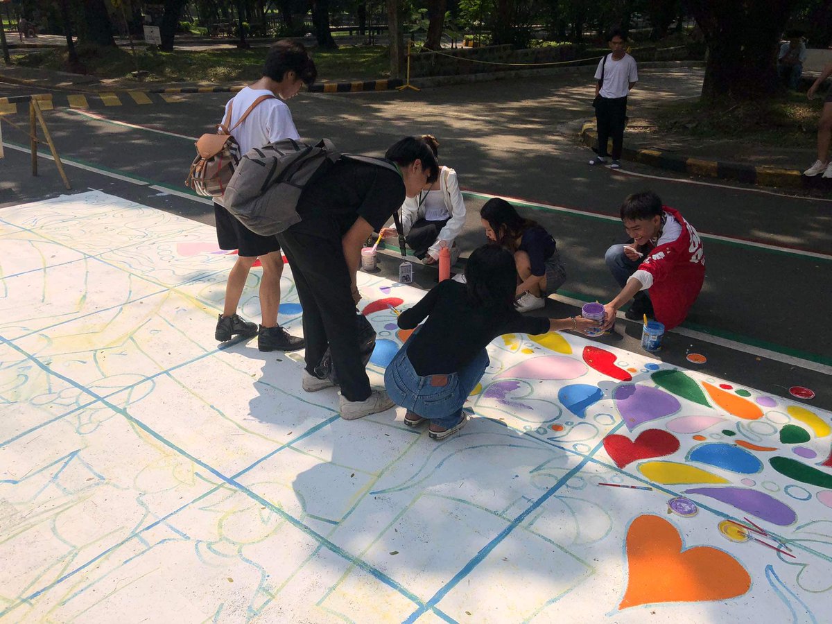 upbabaylan's tweet photo. LOOK: People are joining the #PaintTheRainbow community painting initiative near the Rainbow Crosswalk, along Palma Hall! π¨π
Together, letβs bring π love & color π to UP!
Happy #Pride! π³οΈβππ³οΈββ§οΈ
#UPForEquality
#SOGIEEqualityNow
#Pride2023 https://t.co/HEu3yOQsvL