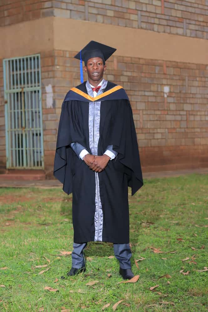 Proud of this guy..First class honours looks good on you🫡..congratulations making st peterians proud @den_atonya🥳🎊 
#JKUATPAUJune2023Grad