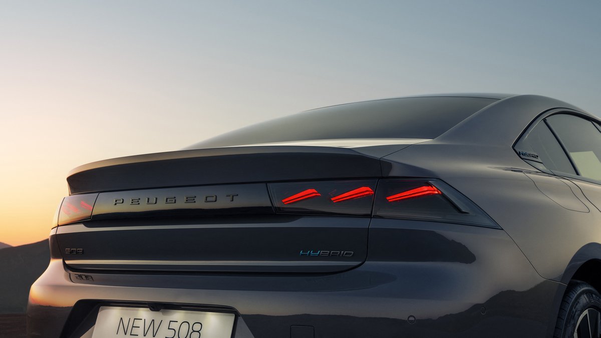 PeugeotUKPR's tweet photo. Orders for New #Peugeot508, #508SW and #508PSE models have been opened by @PeugeotUK, featuring an updated exterior & interior design, new technologies & a simplified trim line-up. Prices for New 508 start from £34,020, and PSE variants from £53,825. ➡️https://t.co/1u1t3NM2ps https://t.co/T024IywQ6C