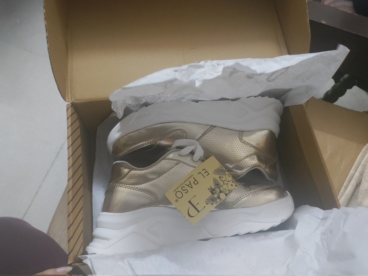 sbarkha's tweet photo. @myntra what is wrong with you guys.. I am only asking for a size bigger shoe and you guys are telling me you delivered in good condition???? It is still in good condition..just give me 1 size big thats it. Extreamly disappointed https://t.co/UToylfYhL2