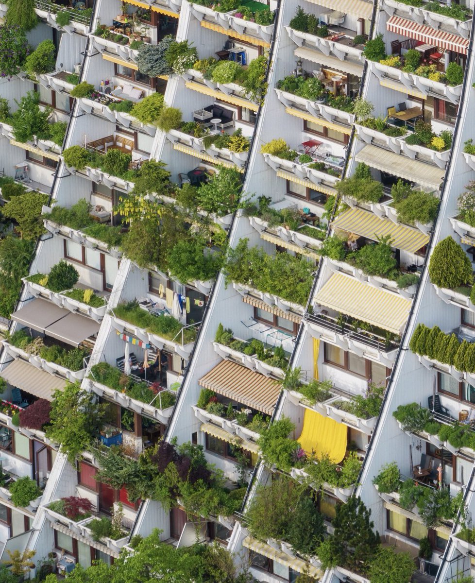 DrewPavlou's tweet photo. Public housing in Vienna. The best in the world. In Australia, rent typically takes up at least 30 per cent of pre-tax income. Residents in Vienna public housing pay typically just 5-10 per cent. The public housing is beautiful and 80 per cent of Vienna residents qualify.
Once you have a contract, it never expires, even if you get richer. Public housing rents only increase when yearly inflation exceeds 5 percent.

If we had a system like this in Australia, we would all be so much richer and better off.