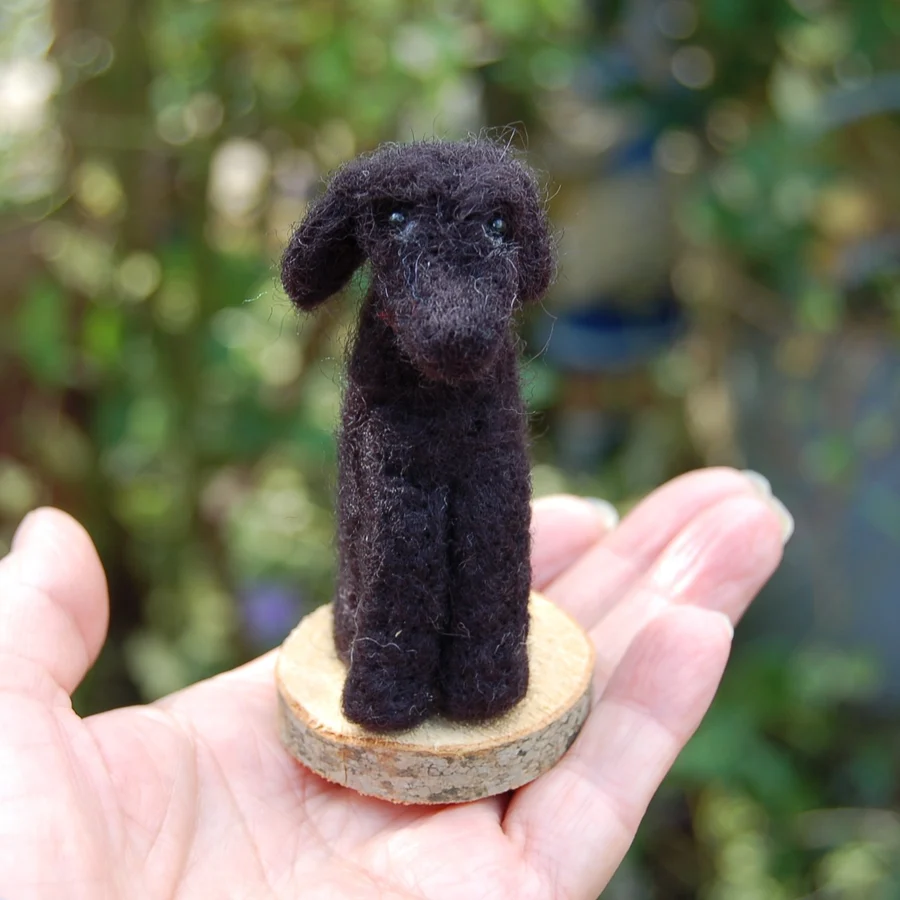 Needle felt dog 9 cms tall, wool dog, Labrador - Folksy folksy.com/items/7887149-… #newonfolksy 

#blackdog