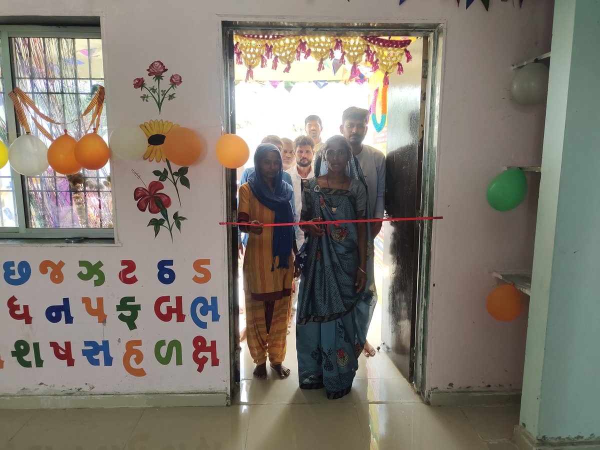 આજ રોજ બોડેલી તાલુકા ના લવેડ ગ્રામ પંચાયત માં મનરેગા યોજનામાં બનેલ નવીન આંગણવાડી નું ઉદઘાટન કરવા માં આવ્યું..