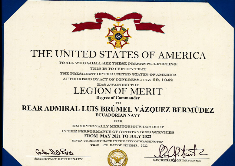 lemm2580's tweet photo. Un HONOR recibir la Condecoración Legion of Merit otorgada por el Presidente de EEUU, por logros comunes de nuestros países, alcanzados durante mi cargo de Comandante General de @Armada_ecuador “por conducta excepcionalmente meritoria” Thank you @SECNAV @SecDef @LassoGuillermo https://t.co/RQw3MVbWXe