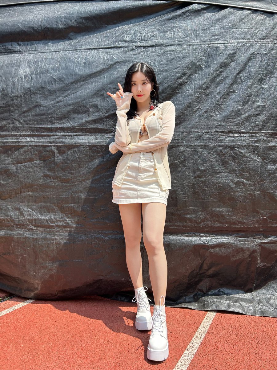 KWONEUNBI's tweet image. [📸] 230623 #워터밤서울

짱더워터와 함께 
워터밤에 등장한 갓은비..💖🌊 
HOT걸 그 잡채...♥️ 여름이었다...🔥

#권은비 #KWONEUNBI
#워터밤 #WATERBOMB