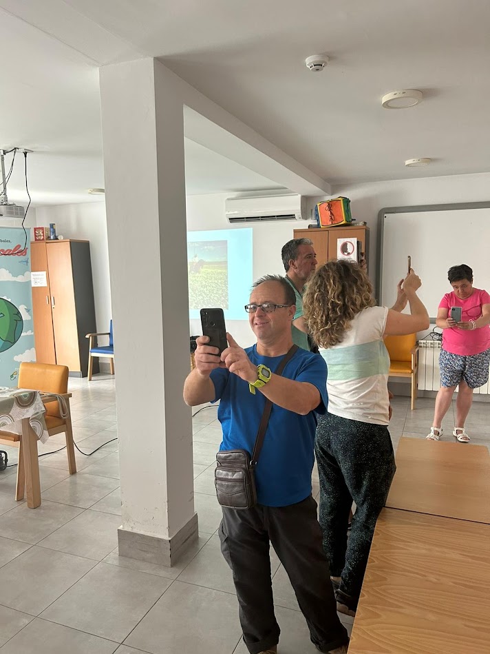 placeat's tweet image. Excelente formación de fotografía en el taller de #audiovisuales con #AECOS 📸💡Exploramos la fotografía de retrato, descubrimos la belleza de la Residencia de PLACEAT en cada rincón y aprendimos que cada uno de nosotros puede ser un narrador de historias visuales 🌟📱