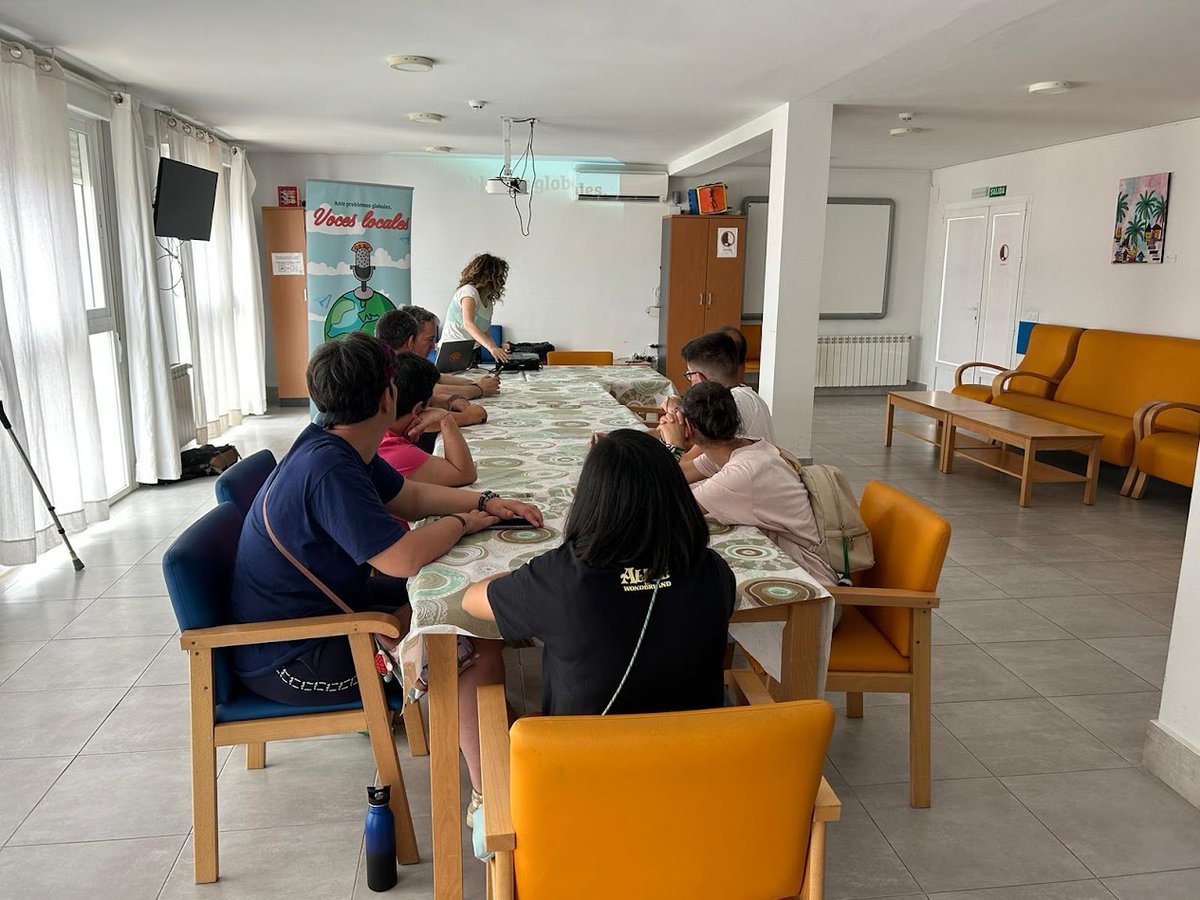 placeat's tweet image. Excelente formación de fotografía en el taller de #audiovisuales con #AECOS 📸💡Exploramos la fotografía de retrato, descubrimos la belleza de la Residencia de PLACEAT en cada rincón y aprendimos que cada uno de nosotros puede ser un narrador de historias visuales 🌟📱