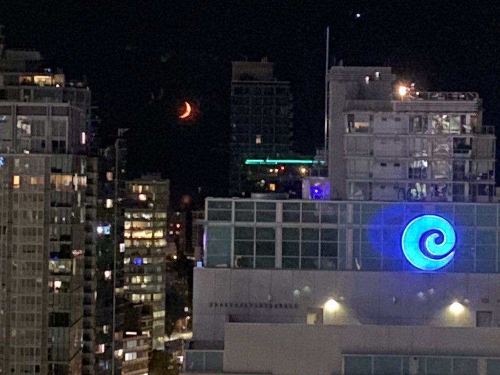 KyleCranmer's tweet image. Moonset over Vancouver #CVPR2023