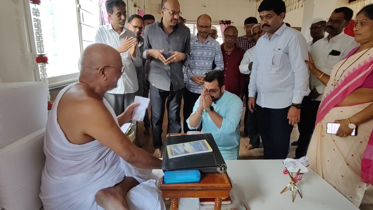 kolhe_amol's tweet photo. पाबळ येथील जैन मंदिरास आज सदिच्छा भेट दिली. चातुर्मास मंगलमय प्रवेश उत्सवानिमित्त अत्यंत मंगलमय वातावरणात आम्ही दर्शन घेतले. यावेळी आम्ही सर्वांनी भोजनाचा आस्वादही घेतला. यावेळी प्रदीपदादा वळसे पाटील सुद्धा उपस्थित होते.
#Pabal #jainchaturmasya #Jainism #chaturmasya https://t.co/MICMThkBKv