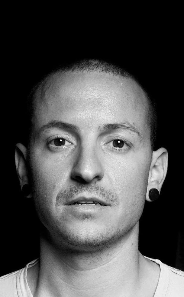 art_wizardd's tweet photo. we are just a crack of glass in this castle of glass #LinkinPark #lp #castleofglass #imisschester #ChesterBennington https://t.co/ExBWRmWG9J