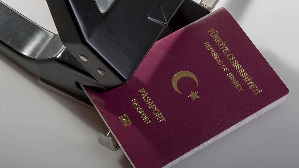 CHP Ankara Milletvekili Deniz Demir, 25 yaş altı gençlerin ücretsiz pasaport alabilmesi için kanun teklifi hazırladı.