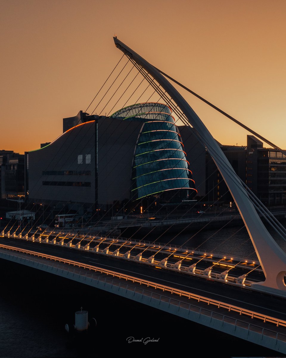 Happy Friday folks 🇮🇪
.
.
.
.
#lovindublin #igersdublin #visitdublin #discoverdublin #insta_ireland #tourismireland #ccd #samuelbeckettbridge #dublinexplore #irish_daily #irelandaily #droneoftheday #icu_ireland #irelandexplore #visitireland #discoverireland #discoverireland🍀