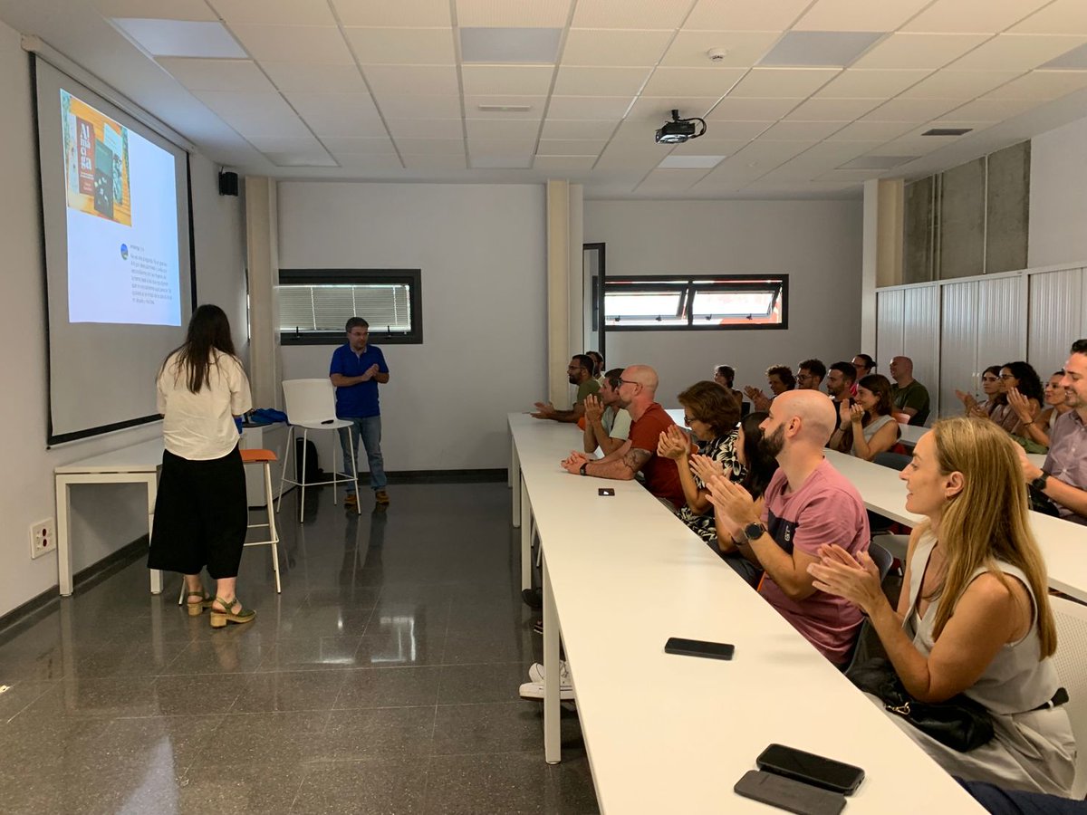 pctulpgc's tweet photo. ¿Quién dijo que #ciencia y #literatura no podían ir de la mano? Este fue uno de los tantos aspectos que hablamos durante la tarde de ayer con María Sánchez en la 22º edición de #GreenDrinks #GranCanaria del 2023 ✨🌱📚
#Gescan #EspacioAE https://t.co/m51JiSuXCV
