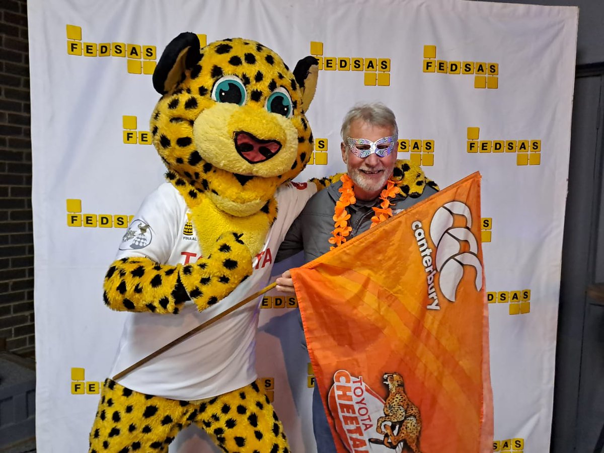 fedsas1's tweet photo. #cheetahsrugby het FEDSAS se #30ste verjaarsdag bygewoon!
Saam met #cheetah is FEDSAS #noordwes Johan Benson. Links onder is Marlee Steyn, Bernadette de Klerk, #Cheetah en Hennie Combrinck - #cheetahrugby #cheetah #CurrieCup #final2023 https://t.co/8KVQ6DHViu