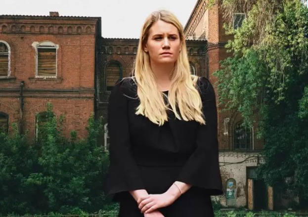Boris Johnson is giving a life peerage to Charlotte Owen, his 29 year old former junior aide. Why? Was she his lover? Is she his daughter? Are reports of a superinjunction to prevent the press talking about it true? #borisjohnson #charlotteowen #partygate #peerage #honourslist