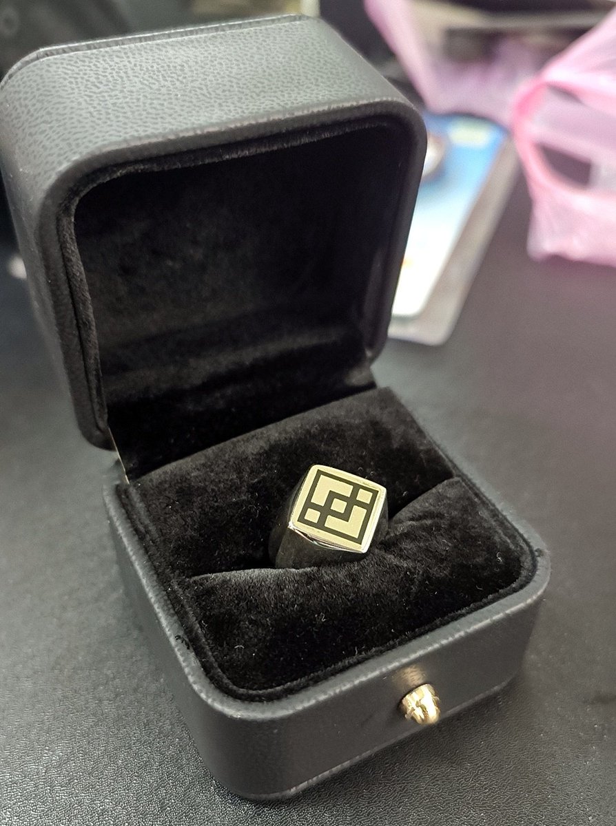 幣安戒指在我的雜物箱找到😂
<a href="/binance/">Binance</a> #Binance