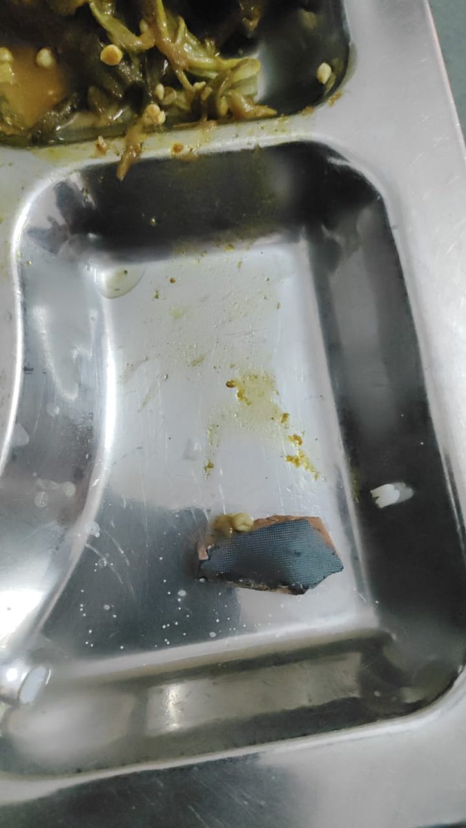_snerus_'s tweet photo. @SonakshySaroj @PradeepJenaIAS @ushapadhee1996 @SDTE_Odisha @CMO_Odisha @PritiranjanBJD @MoSarkar5T @DmSambalpur @AnanyaDasIAS Attaching more pictures for reference.  This was the quality of food served. We need our refunds for the unhygienic and contaminated food they have served us. These people need to be punished for charging us extra amount. https://t.co/J2mytOlja1