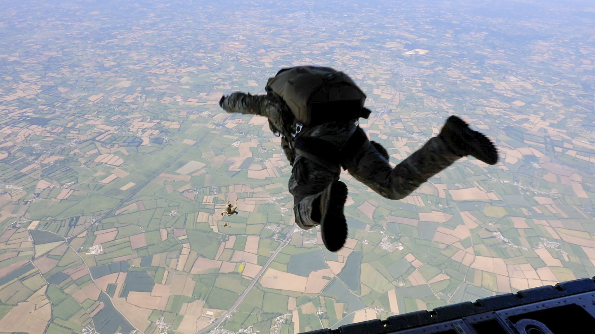 US Spec Ops Europe on X: SOF Truth # 3 Special Operations Forces cannot be  mass produced. The Military Free-Fall Badge is earned by completing the  4-week Military Free-Fall Parachutist Course. Trainees