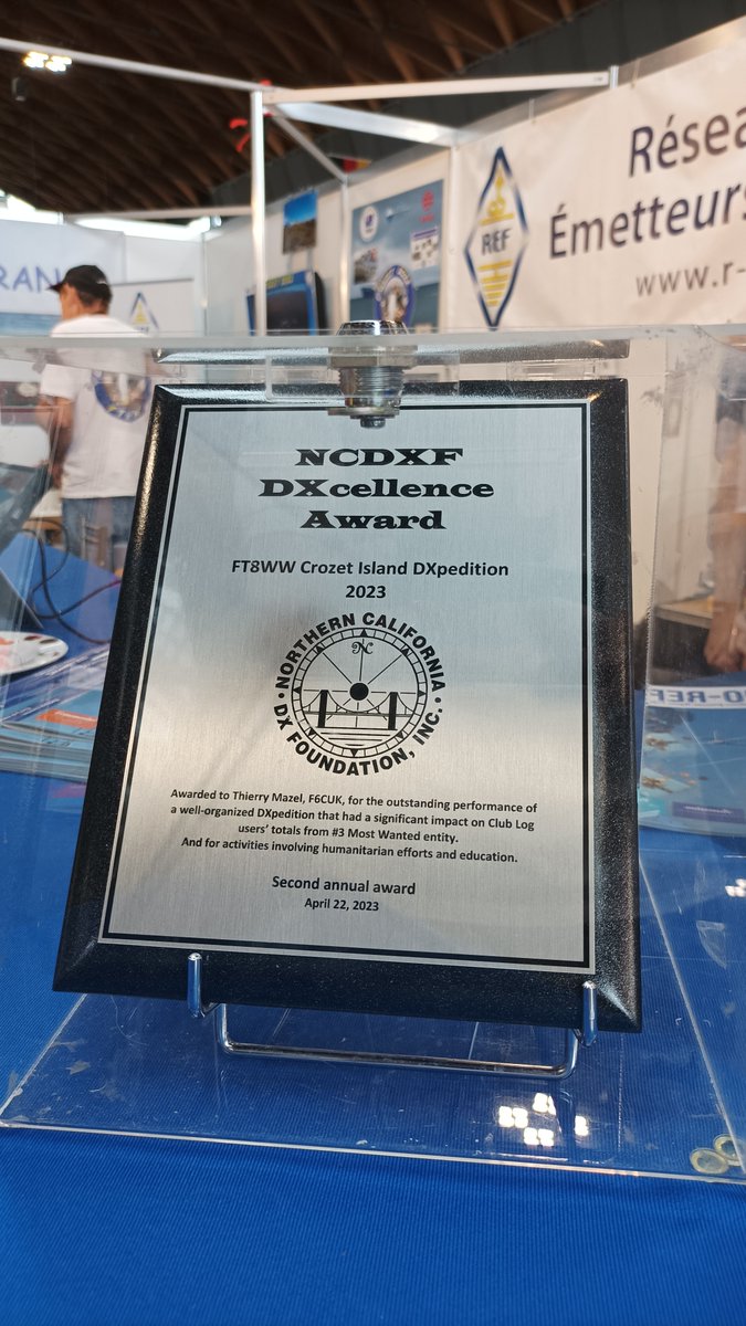 ref_info's tweet photo. Thierry #FT8WW est présent sur le stand REF #HamRadio2023 et présente son expédition à Crozet sur une belle vidéo. https://t.co/jXo6iLesjG