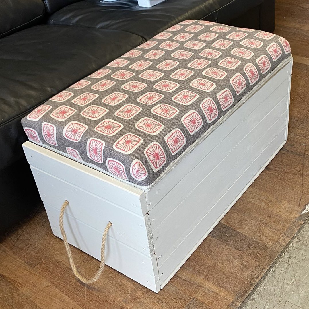 RichmondScheme's tweet photo. From a #bed (by a certain Swedish furniture shop) to a #BedBox. 

Great team effort. One #volunteer built it, another #painted it and someone else created the #cushion on top. That’s what we call #teamwork.

🏡 #MakingHomes
🌳 #ProtectingTheEnvironment
💞 #BuildingCommunity https://t.co/bPB1ufGC38