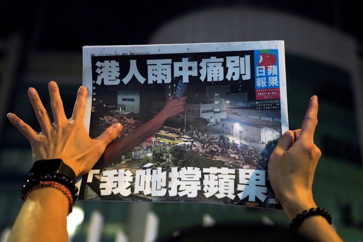 This Saturday marks two years since #HongKong’s most vocal pro-democracy newspaper #AppleDaily was forced to cease publication after the government froze its assets, and its owner Jimmy Lai and staff were arrested under the national security law 

Photo: Reuters/Lam Yik