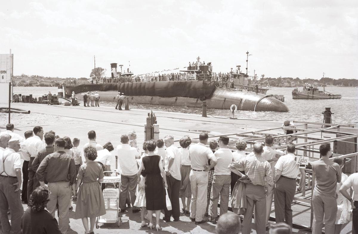 Τι απέμεινε μετά από 'implosion'. 
Πυρηνικό υποβρύχιο, 'most advanced', εκείνη την εποχή. 129 χάθηκαν.

Σκέψου τώρα τι απέμεινε, από το κλουβί με τα ανθρακονήματα.

'USS Thresher (SSN-593)sank east of Cape Cod, Massachusetts, 10 April 1963'.

[~history.navy.mil/content/histor…]