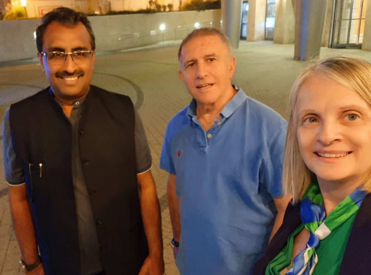 danielocarmon's tweet photo. What a lovely evening with a great friend.Remembering the good old Delhi days, celebrating our friendship, reflecting on future endeavors. With @rammadhav_ @rammadhav_in @Froim at #Calata #Herzliya https://t.co/h2uPHp7ssz